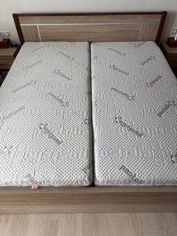Prodám postel 200x180 bez roštů - 3