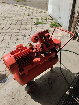 Vzduchový kompresor z Tatry 111 – 3fázový motor, 4–5 bar - 3