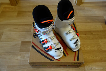 Prodám dětské lyže 110 a lyž. boty 21,5 - 3