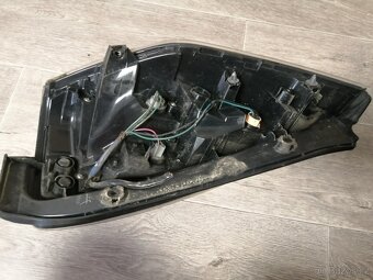 MAZDA 5  - PRAVÁ ZADNÍ LAMPA - 3