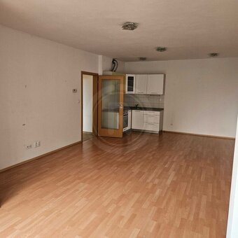 PRONÁJEM BYTU 2+KK SE DVĚMA BALKONY, STAROMĚSTSKÁ, ČB - 3