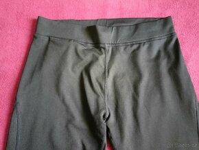 Černé sportovní přiléhavé kalhoty - 3