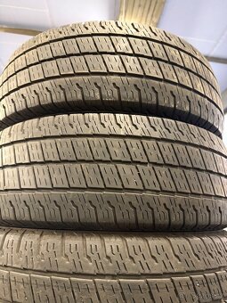 prodám zimní 205/65/16C Semperit - 3