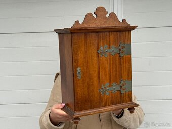 Starožitná dřevěná lékárnička zdobená skříňka - 3