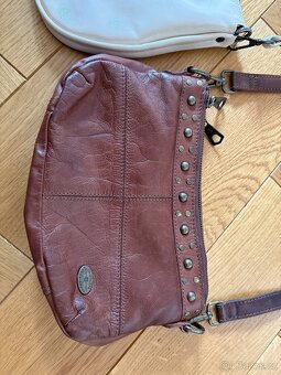 2 kožené značkové crossbody kabelky - 3