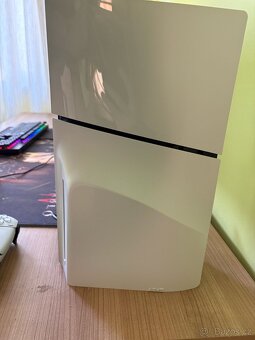 PS5 Slim 2 Dualsense ovladače a 4 hry - 3