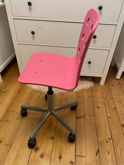 IKEA - dětská růžová židle - 3