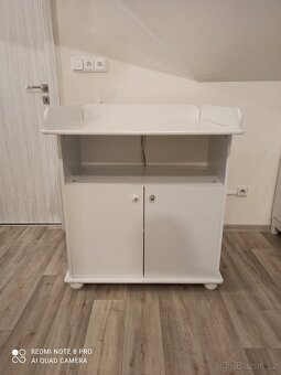 Prodám přebalovací pult se skříňkou - 3
