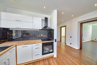 Prostorný a slunný byt 3+1 po rekonstrukci v klidné části ob - 3