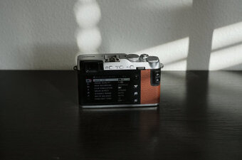 Fujifilm X-E3 Limitovaná edice v hnědé barvě - 3