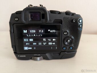 Canon EOS RP + Canon EF 50mm f/1.8 - 3