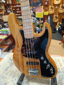 Prodám nevyužitou baskytaru BACH - KYJOV 8500,-Kč - 3