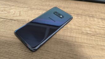 Samsung galaxy s10e - jako nový - 3