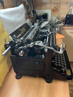 Prodám starý psací stroj Naumann IDEAL,plně funkční - 3