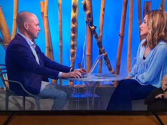 SAMSUNG 4K UHD SMART LED UE55CU7172 139cm - 3