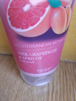 AVON Naturals Body Care tělový peeling - 3