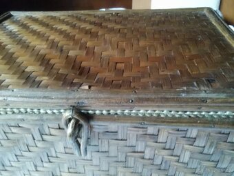 velmi stara skrinka-ratan-30leta - 3