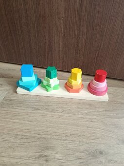 Dětské vkladacky a pyramidy - 3