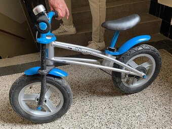 Chlapecké odrážedlo s nafukovacími koly - 3