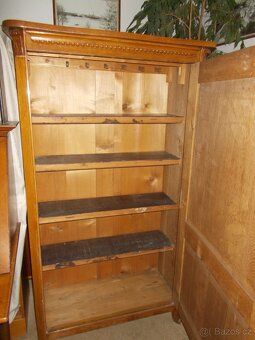 Starožitná skříň - 3