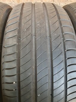 235 55 r 17 dezén 85% R. V. 2023 Michelin letní R 17 235/55 - 3