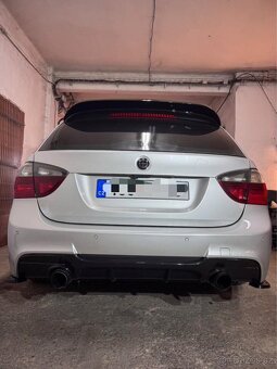 Difuzor zadního nárazníku BMW E90 E91 – Černý lesk - 3