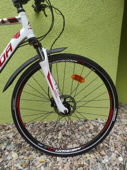 Značkové trekové kolo Merida Crossway 28"/21,5" disk - 3