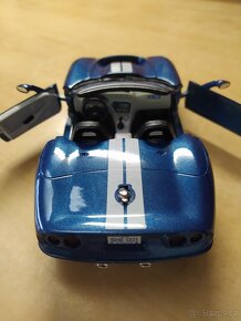Model v měřítku 1:24 SCHELBY séries 1. 1999 cabrio - Burago. - 3
