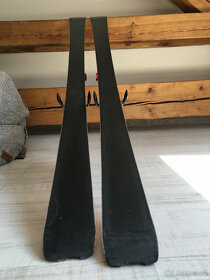 Lyže Atomic 164cm + vázání a hůlky - 3