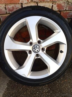 Alu VW Brooklyn 17" 5x112 letni pneu 225/45 - 3