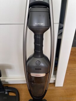AKU tyčový vysavač Electrolux na díly - 3