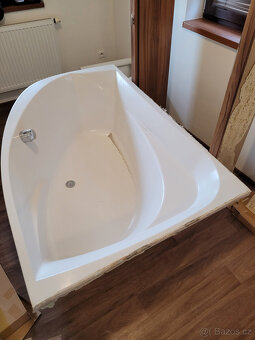 Akrylátová rohová vana - 3