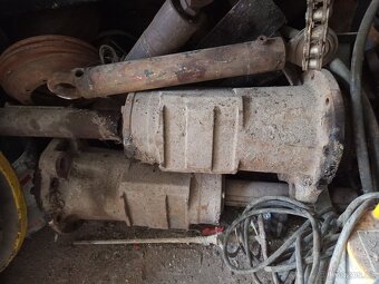 Spodní lišta Zetor 25 a portály - 3