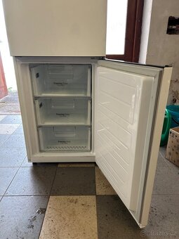 Prodám kombinovanou lednici LG GBB539SWCWS - 3