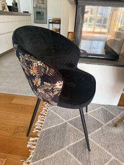 Krásné exotické černé křeslo - 3