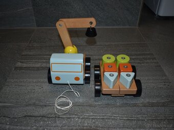 Prodám dřevěný jeřáb s kostkami - 3