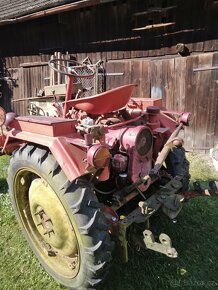 nosič nářadí, traktor RS 09 - 3