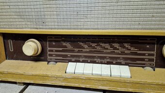 Elektronkové rádio Tesla Teslaton 536A - 3