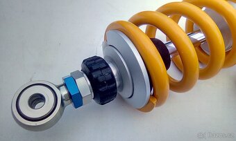 Moto Guzzi V85 TT zadní tlumič Öhlins - 3