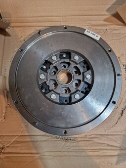 Dvouhmotový setrvačník LuK 415 0299 10 - 3