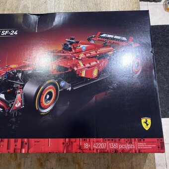 LEGO Technic 42207 Ferrari SF-24 F1 - 3