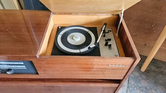 PRODÁM  STARÉ RÁDIO S GRAMOFONEM TESLA - 3