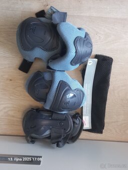 dámské kolečkové brusle s kompletními chrániči a taškou - 3