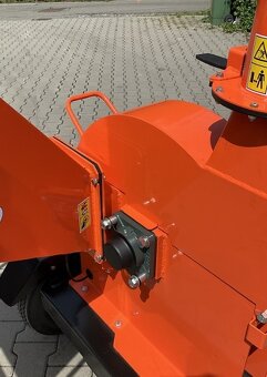 ŠTĚPKOVAČ ZA TRAKTOR - 3
