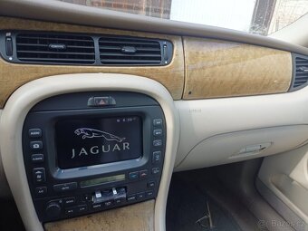 Jaguar X-Type, 2.5V6, benzín - 3