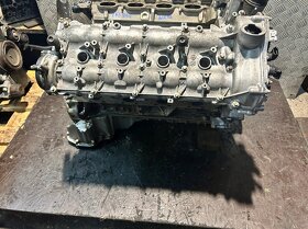 Mercedes E W207 5.5 V8 motor M273.966 - 3