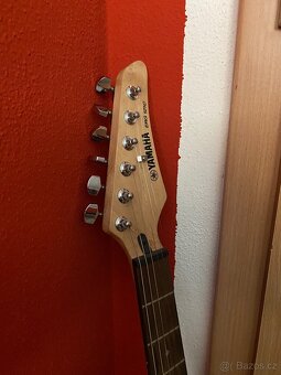Elektrická kytara Yamaha ERG + příslušenství - 3