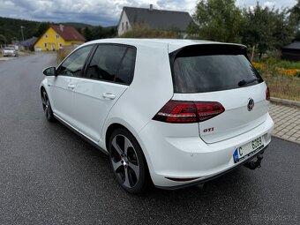 Volkswagen Golf GTI Performance - 3