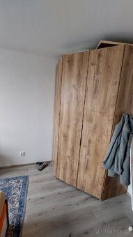 rohová šatní skříň v dobrém stavu za 650 Kč - 3