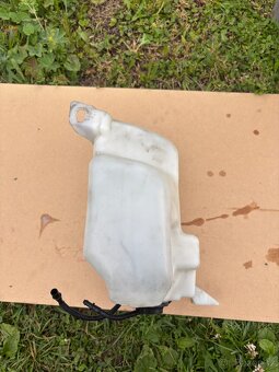 Škoda octavia 1 nádobka na ostřikovače - 3